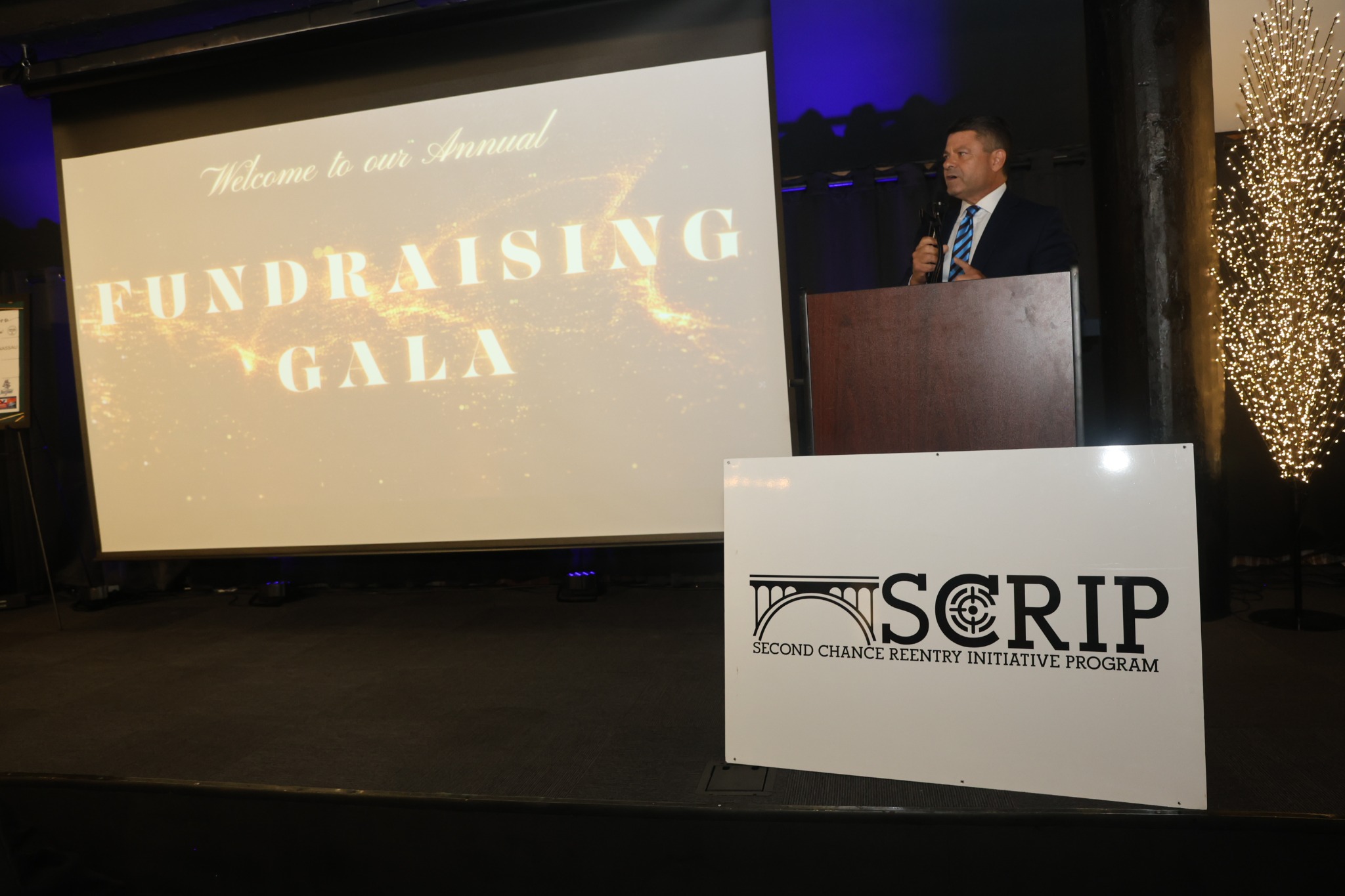 Kevin Nathan speaking at the SCRIP fundraising gala